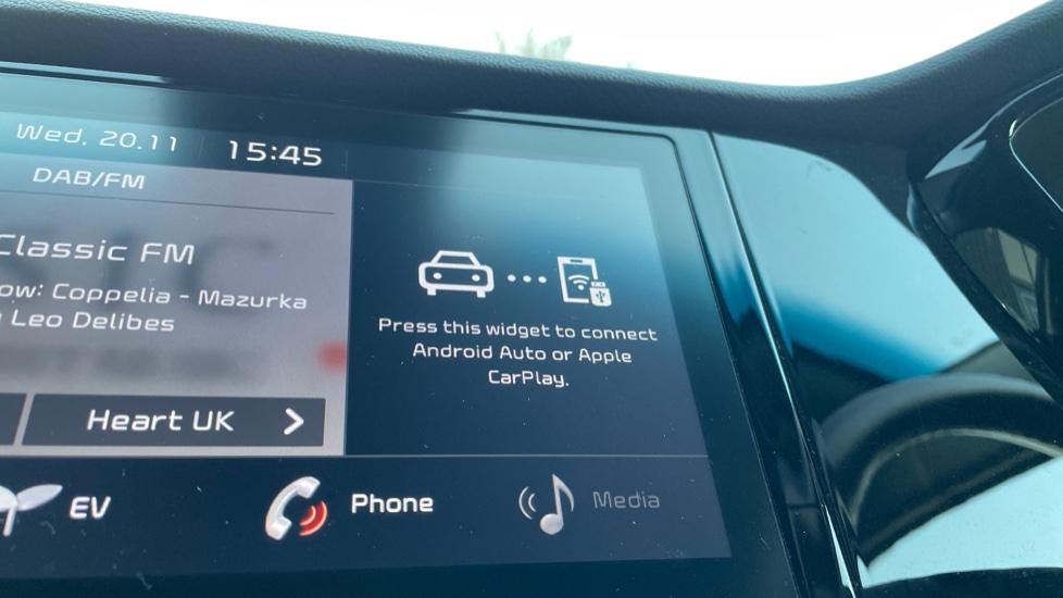 Apple Car Play & Android Auto