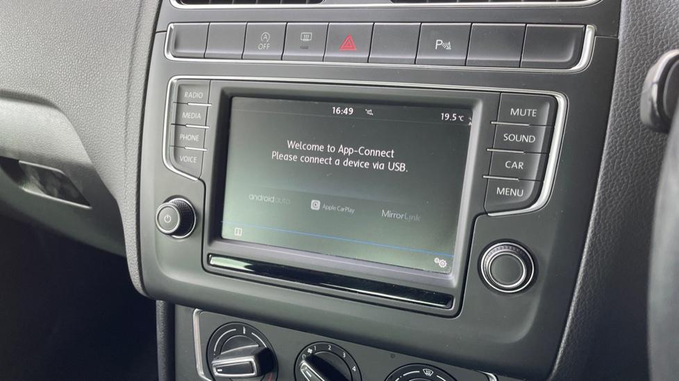 Apple Car Play & Android Auto