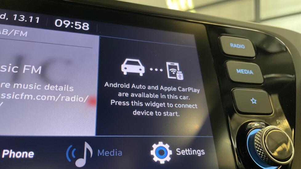 Apple Car Play & Android Auto