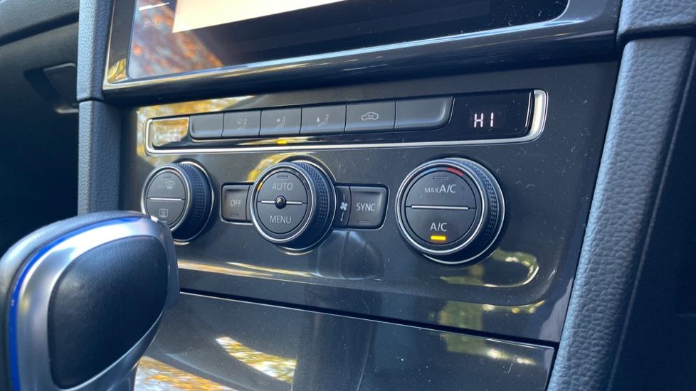 Dual Zone Climate Control 