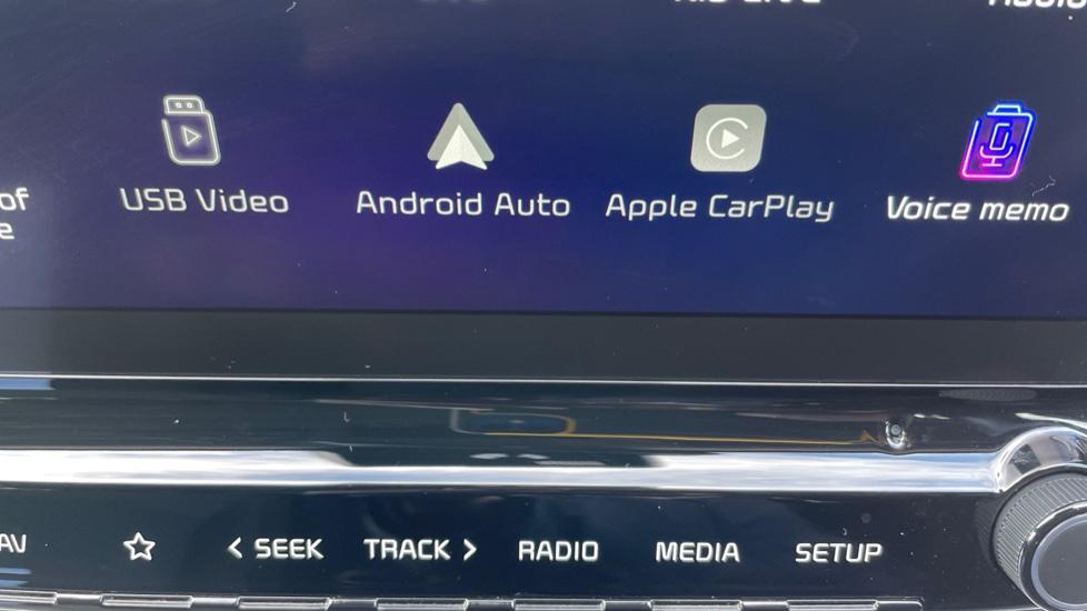 Apple Car Play & Android Auto