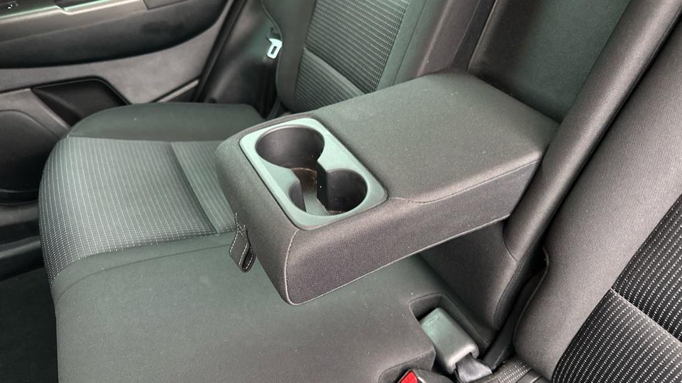 Rear Armrest/ Cup Holder