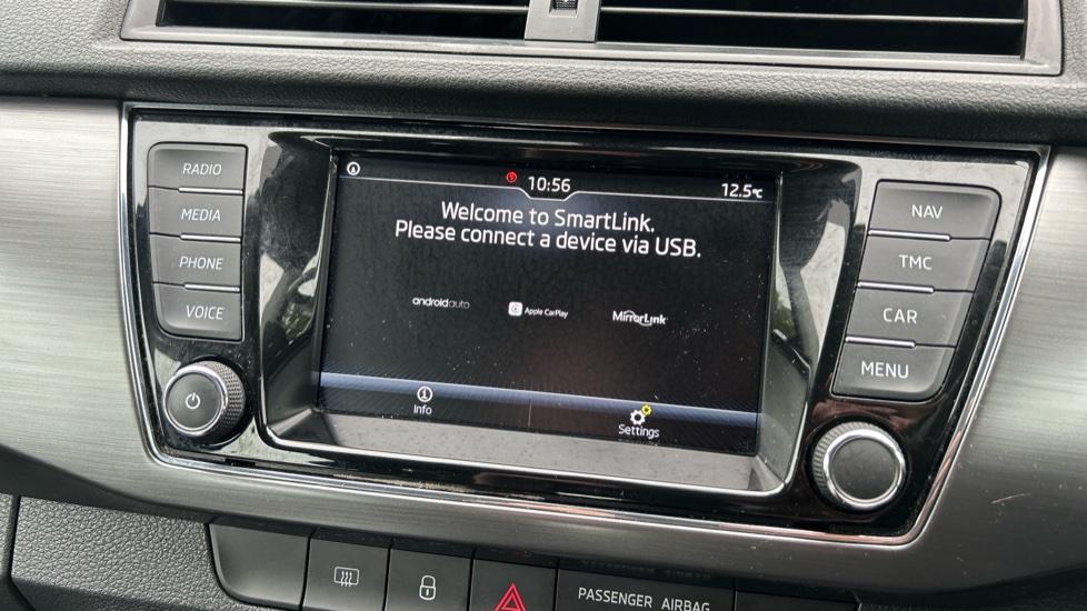 Apple Car Play & Android Auto