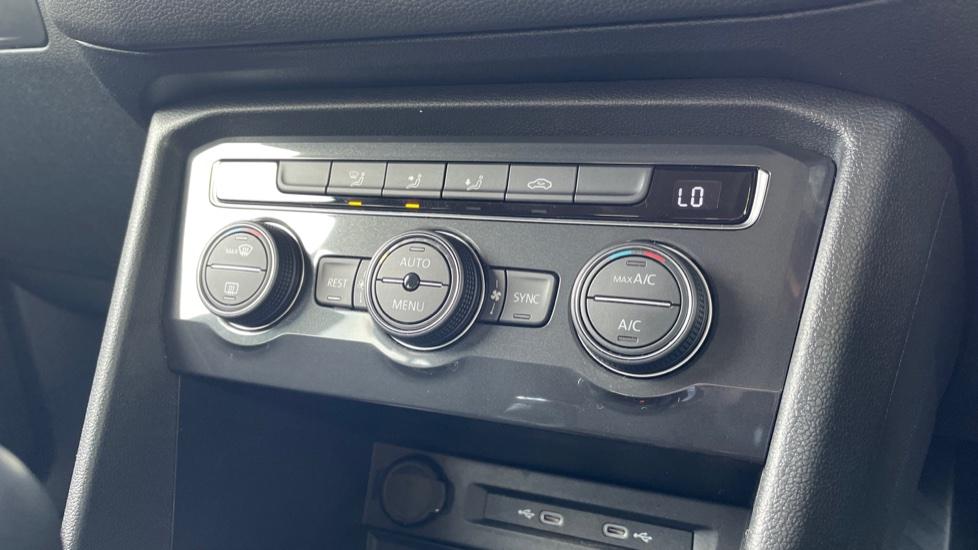 Dual Zone Climate Control 