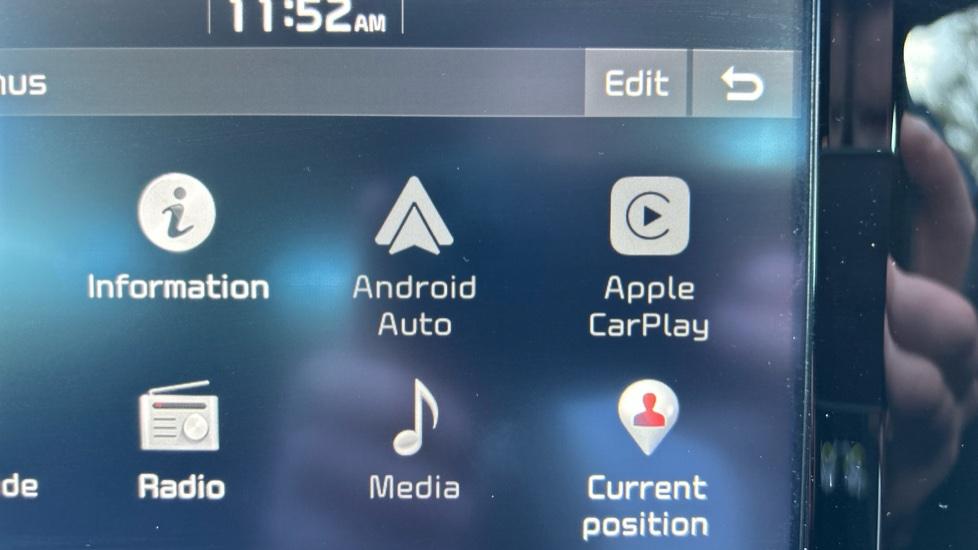 Apple Car Play & Android Auto