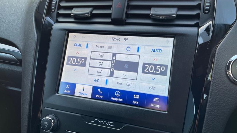 Dual Zone Climate Control 