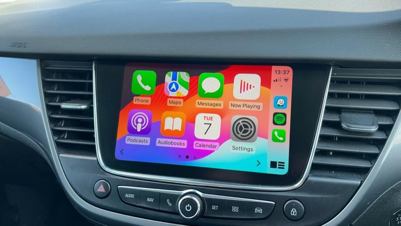 Apple Car Play & Android Auto