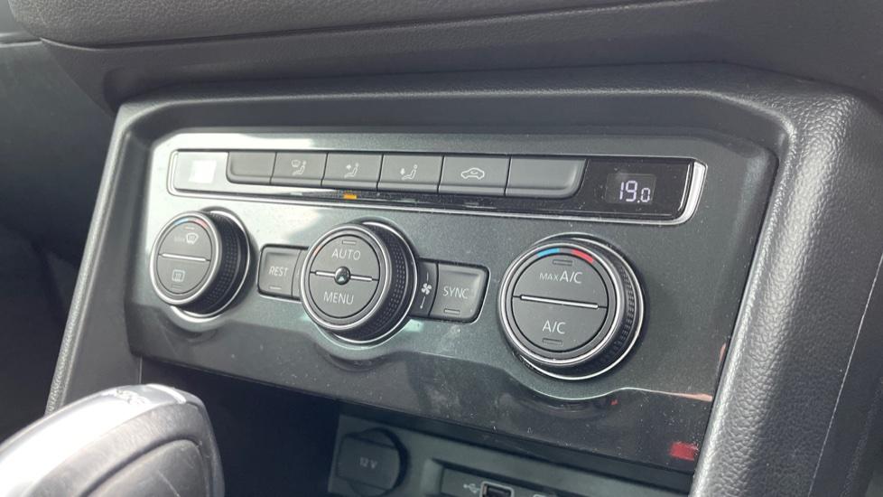 Dual Zone Climate Control 