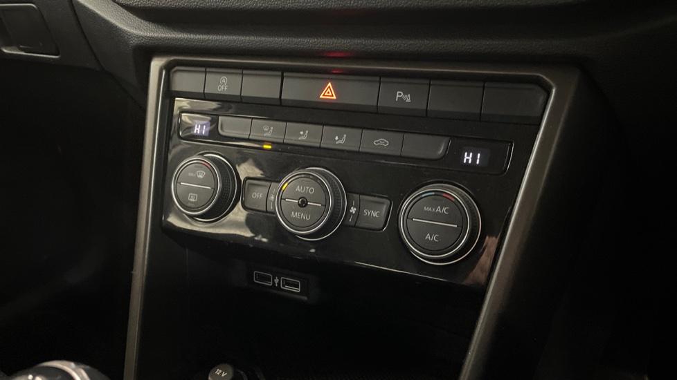 Dual Zone Climate Control 