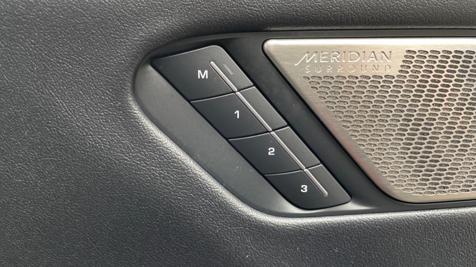 Drivers and Passengers Seat Memory 