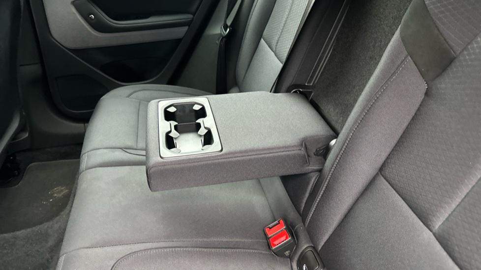 Rear Armrest/ Cup Holder