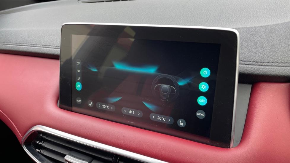 Dual Zone Climate Control 