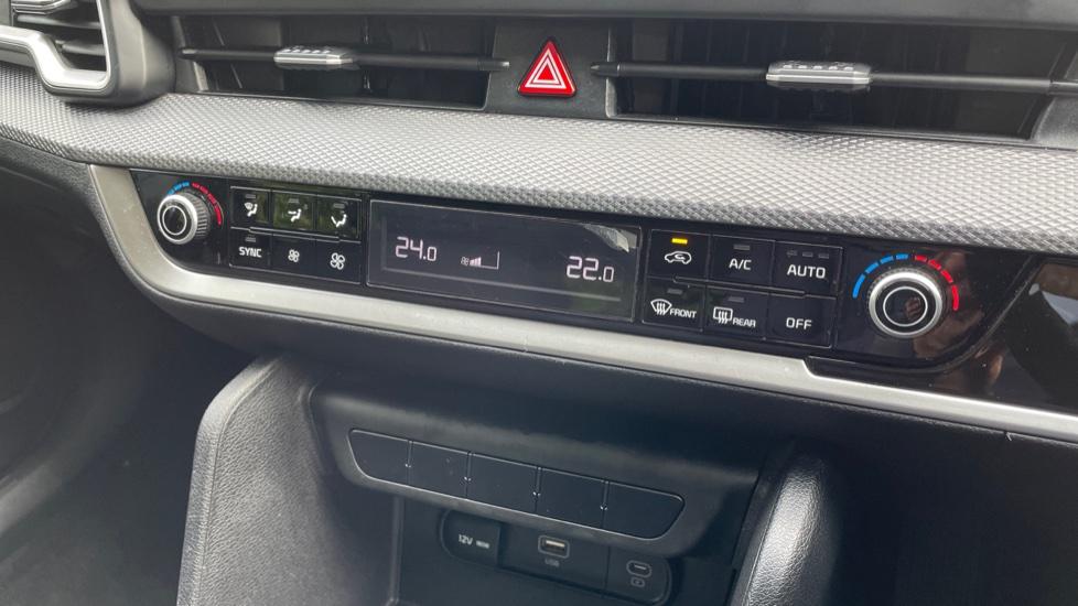 Dual Zone Climate Control 