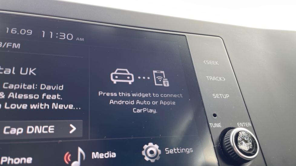 Apple Car Play & Android Auto