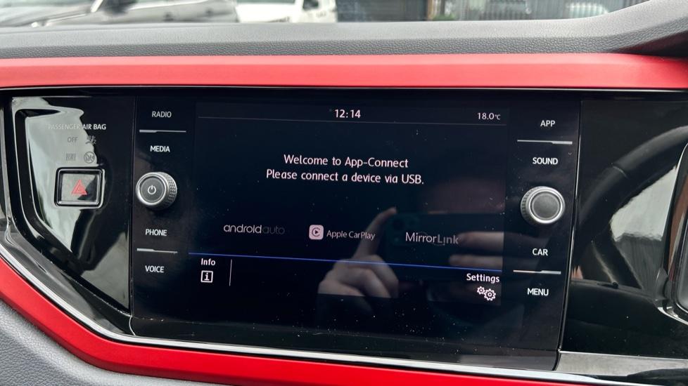 Apple Car Play & Android Auto