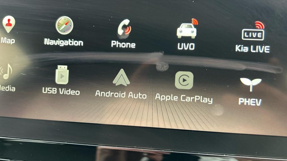 Apple Car Play & Android Auto