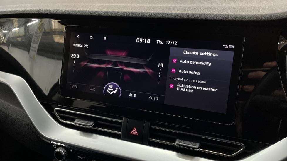 Dual Zone Climate Control 