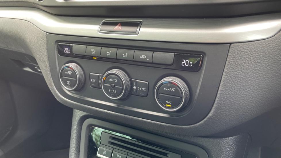 Dual Zone Climate Control 