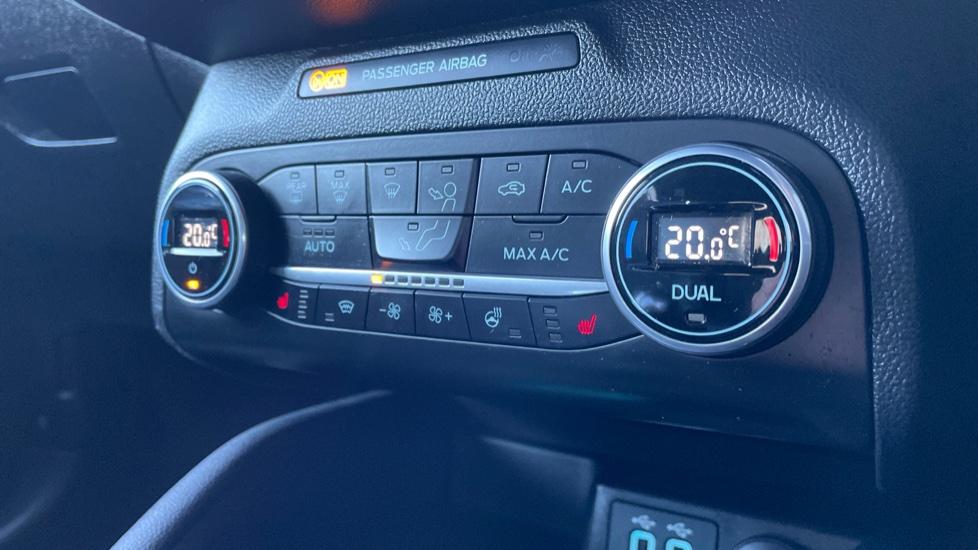 Dual Zone Climate Control 