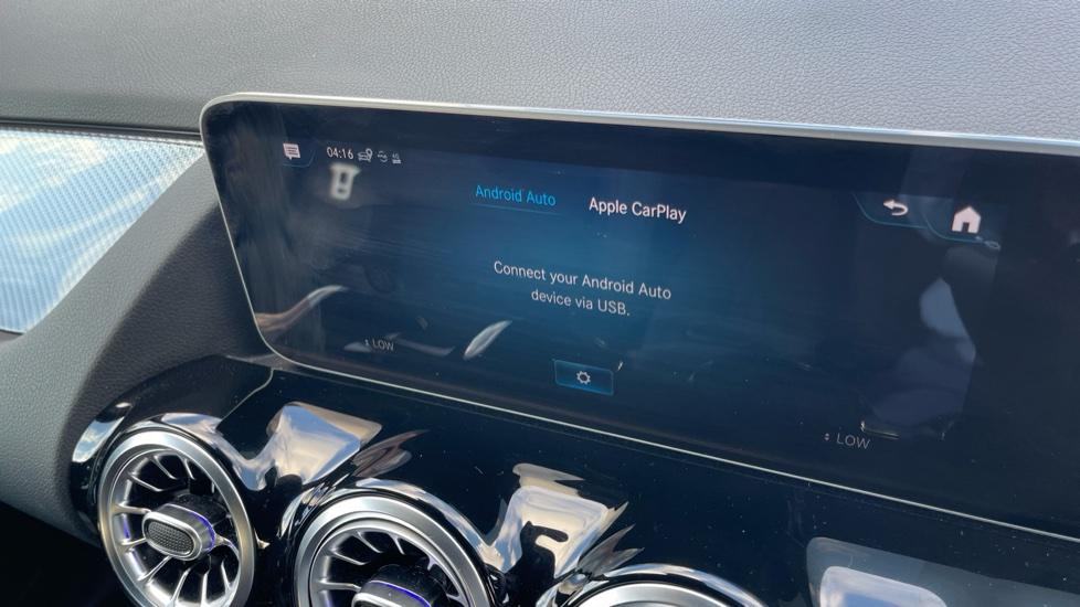 Apple Car Play & Android Auto