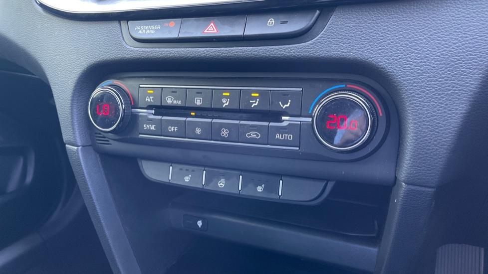 Dual Zone Climate Control 