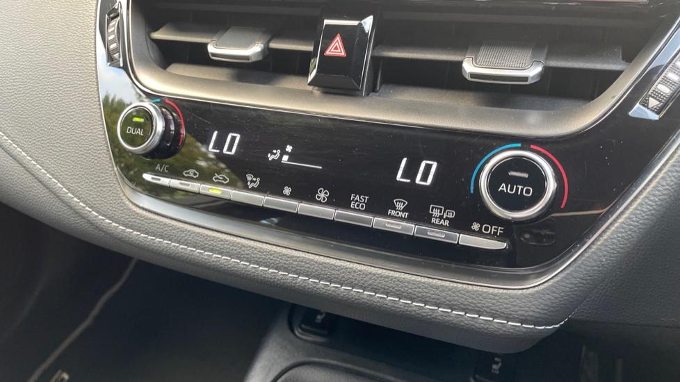 Dual Zone Climate Control 