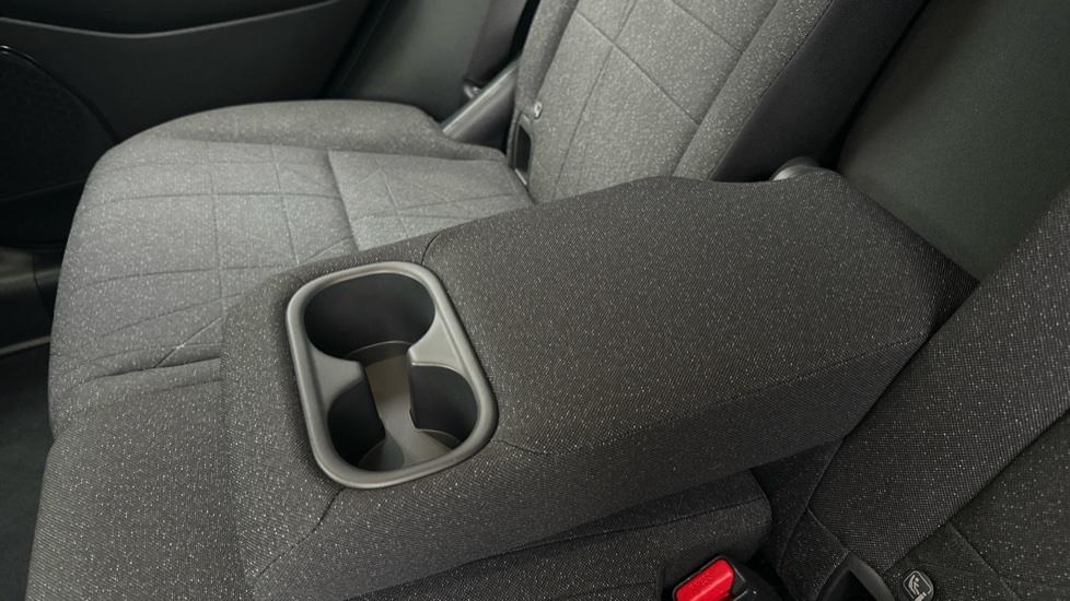 Rear Armrest/ Cup Holder