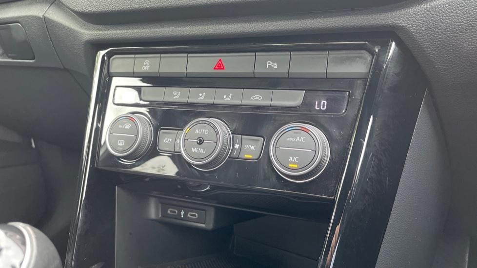 Dual Zone Climate Control 