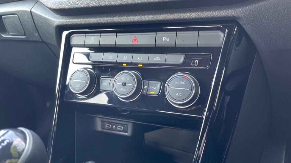 Dual Zone Climate Control 