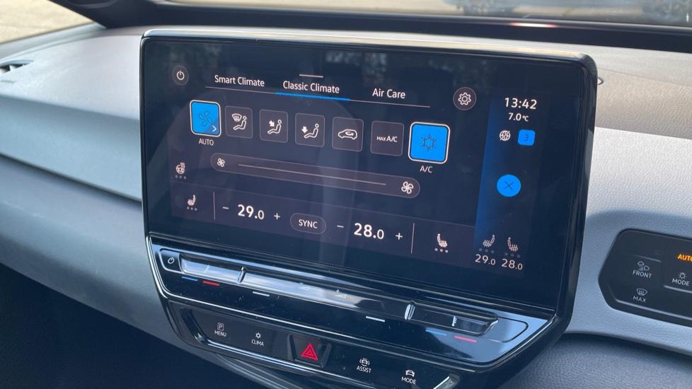 Dual Zone Climate Control 