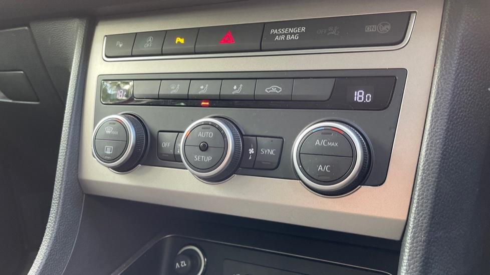 Dual Zone Climate Control 