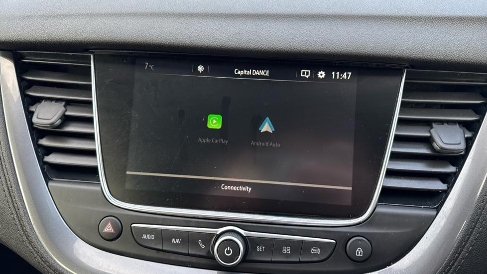 Apple Car Play & Android Auto