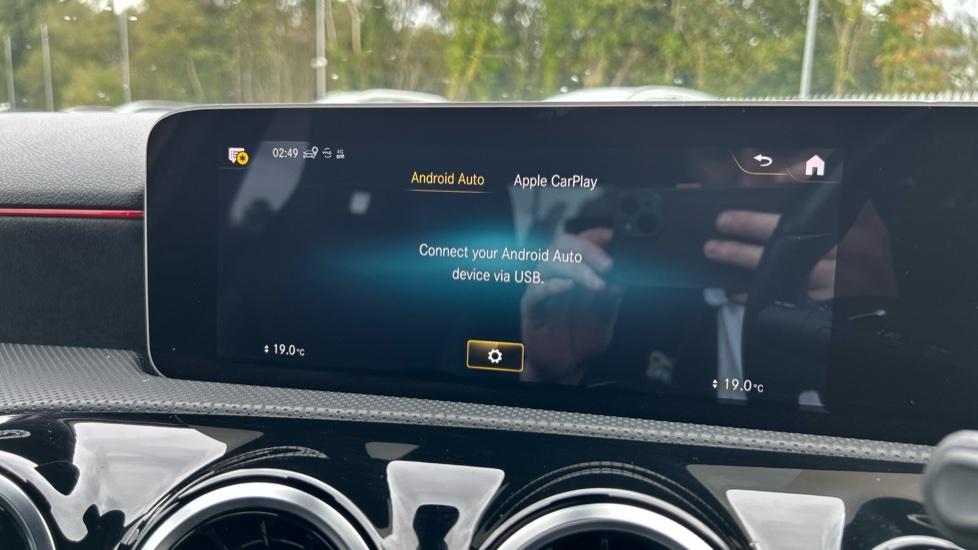 Apple Car Play & Android Auto