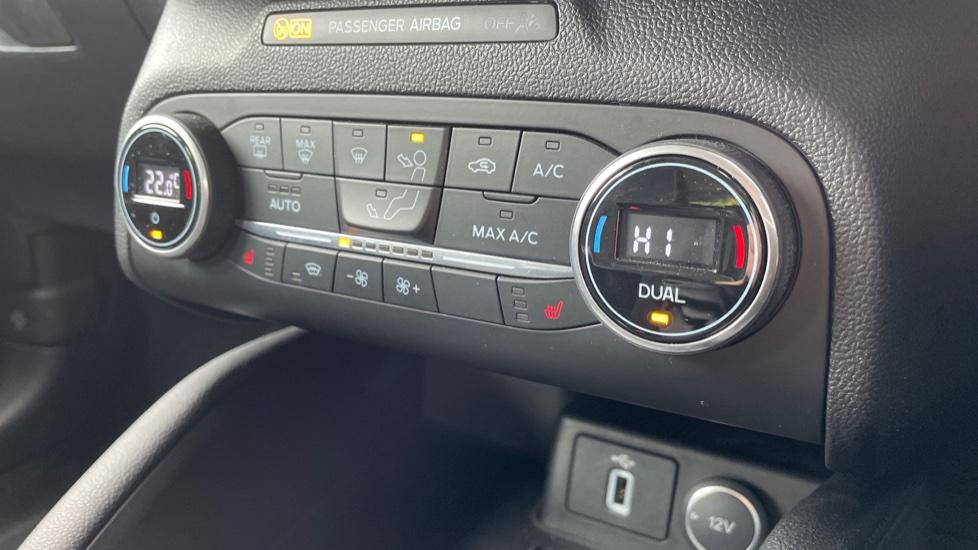 Dual Zone Climate Control 