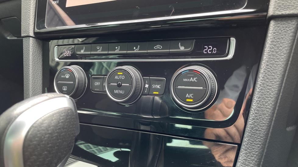 Dual Zone Climate Control 