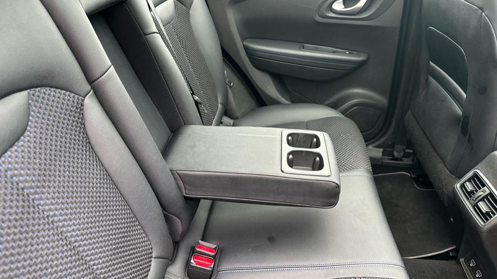 Rear Armrest/ Cup Holder