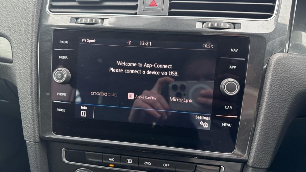 Apple Car Play & Android Auto