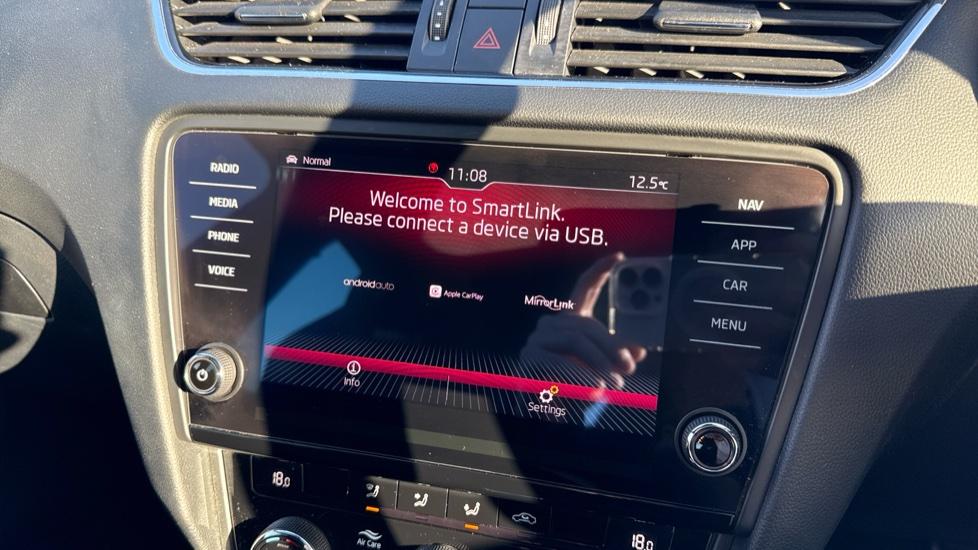 Apple Car Play & Android Auto