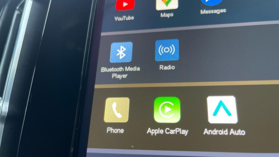 Apple Car Play & Android Auto