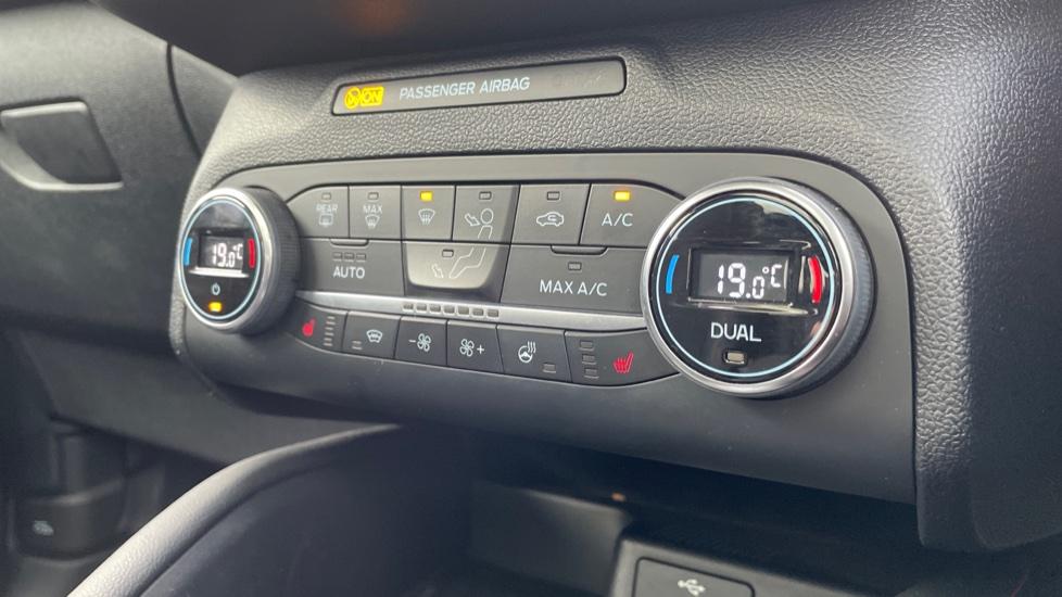 Dual Zone Climate Control 