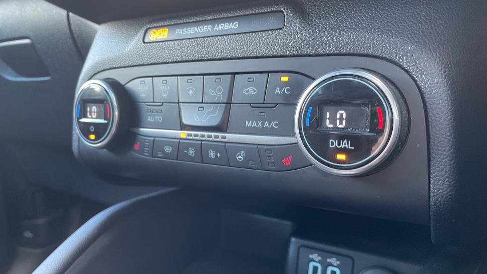 Dual Zone Climate Control 