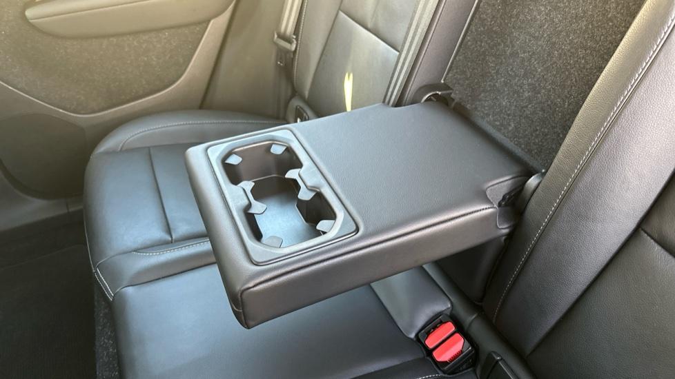 Rear Armrest/ Cup Holder