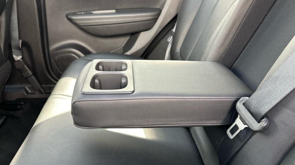 Rear Armrest/ Cup Holder