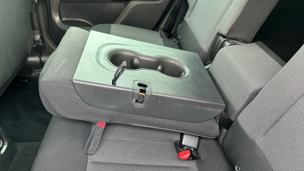 Rear Armrest/ Cup Holder