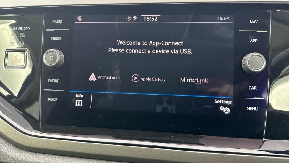 Apple Car Play & Android Auto