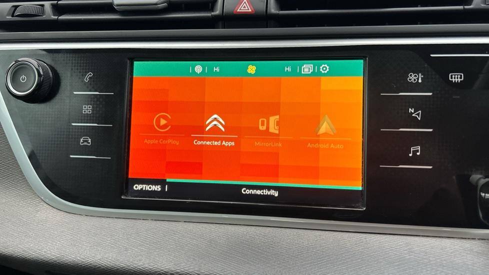 Apple Car Play & Android Auto