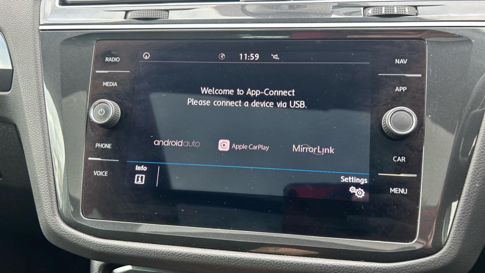 Apple Car Play & Android Auto