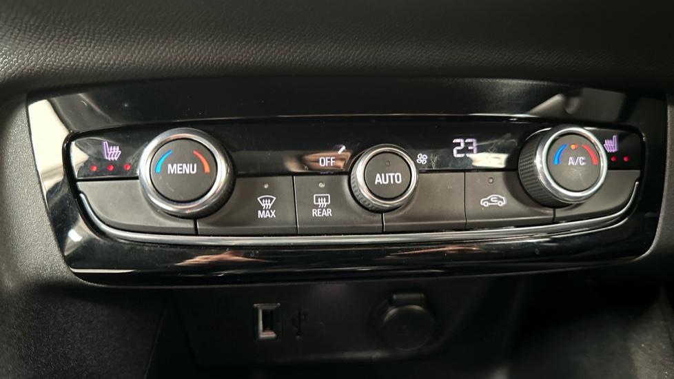 Air Conditioning /Dual Climate Control/Heated Seat 