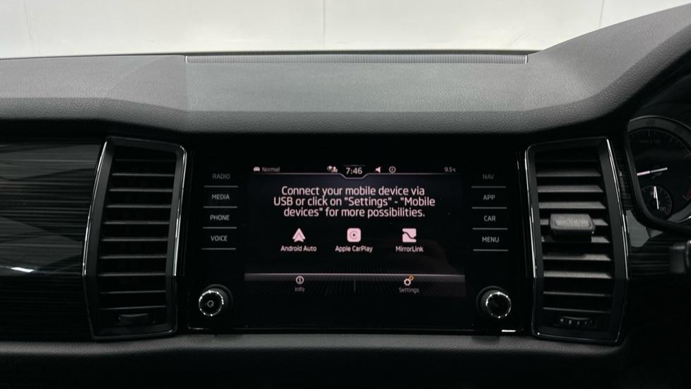 Apple Car Play & Android Auto