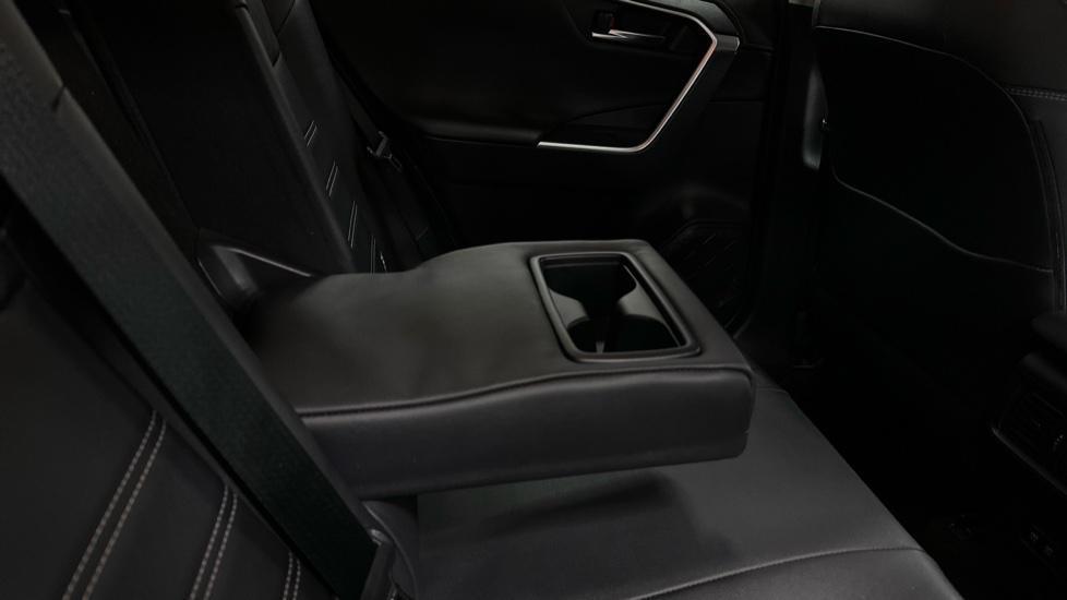 Rear Armrest/ Cup Holder